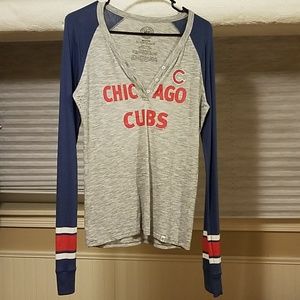 Women's V- Neck Long Sleeved Chicago Cubs Tee -M